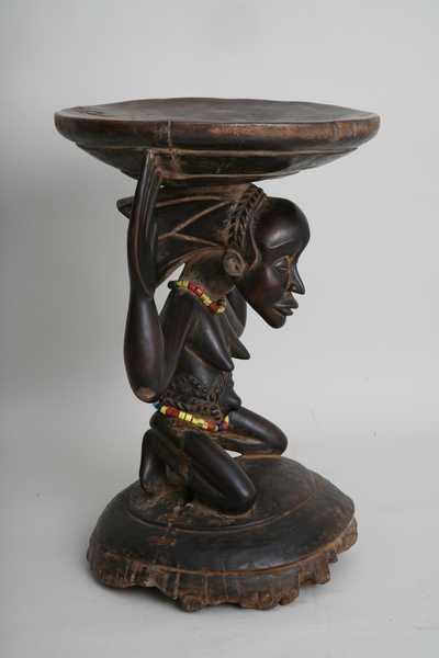 Luba(Buli), d`afrique : Rép.démoncratique du Congo., statuette Luba(Buli), masque ancien africain Luba(Buli), art du Rép.démoncratique du Congo. - Art Africain, collection privées Belgique. Statue africaine de la tribu des Luba(Buli), provenant du Rép.démoncratique du Congo., 978 Siège cariatide Luba,femme en position agenouillée soutenant le plateau avec sa tête et ses doigts( sculpture Buli) de l